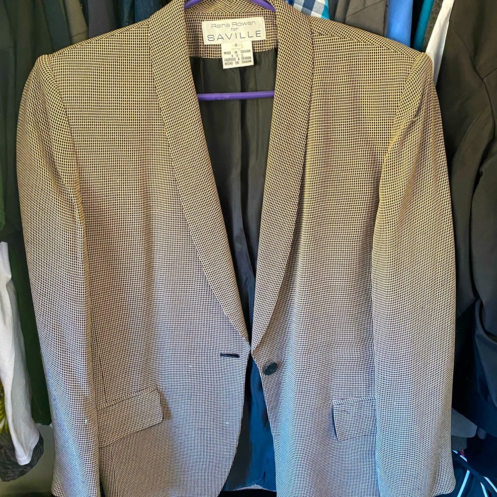 Terrific adorable blazer- black background with tan checked pattern